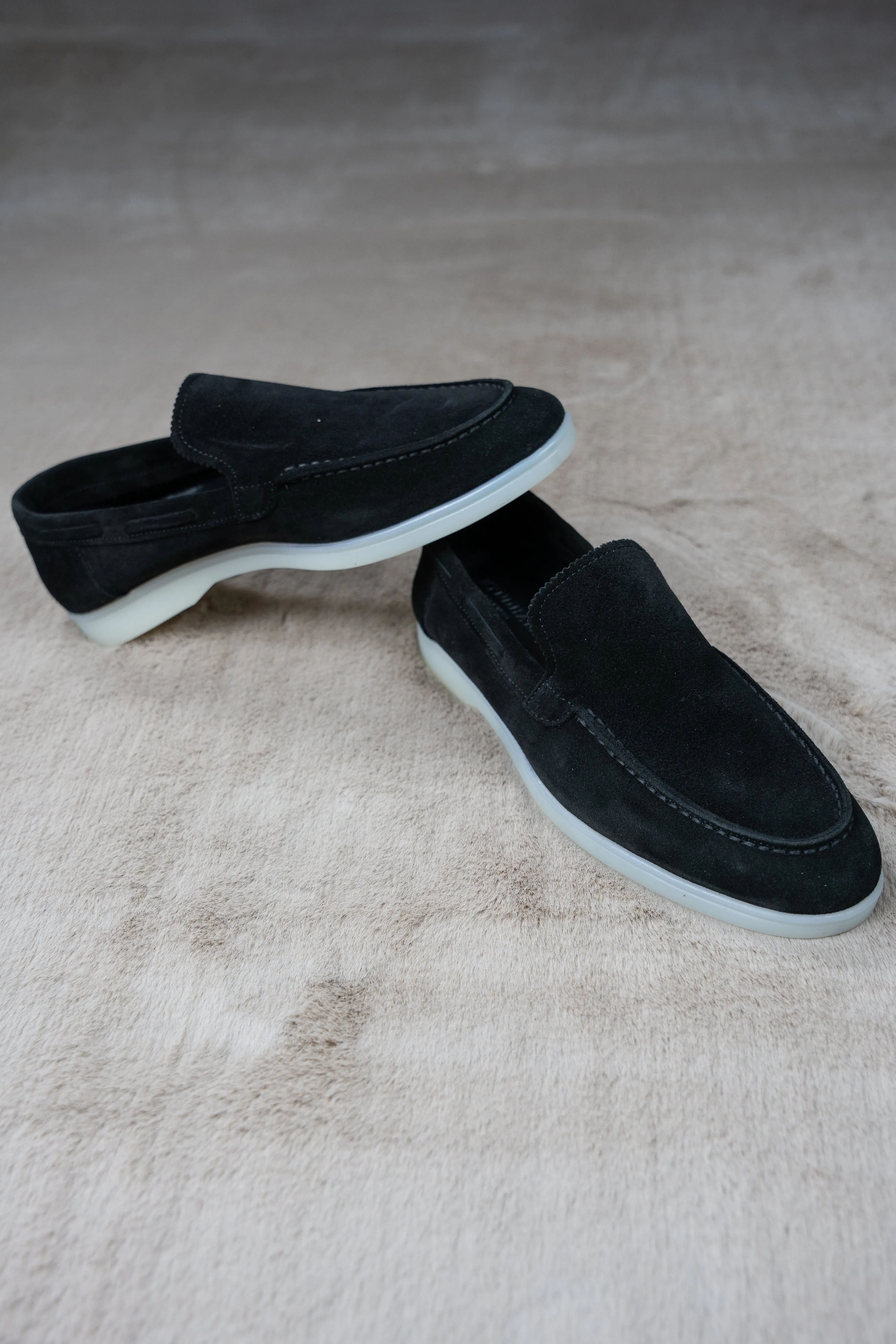 THE MENDOZA SUEDE LOAFER